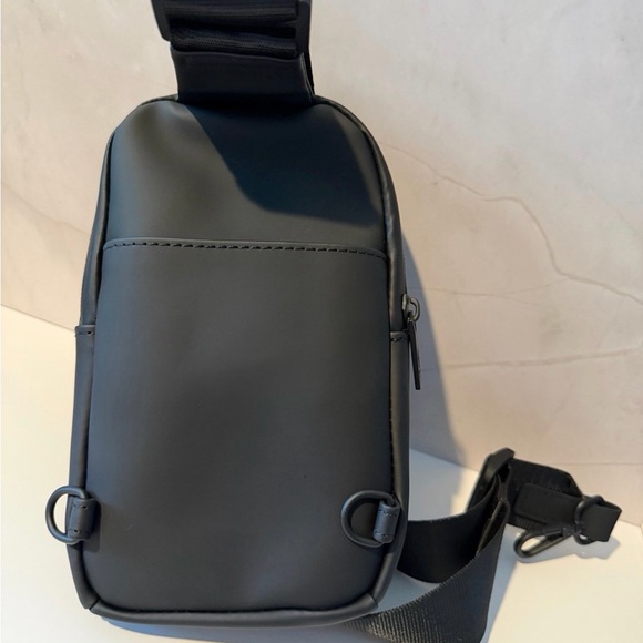 Psycho Bunny rubberized crossbody bag - Picture 4 of 9